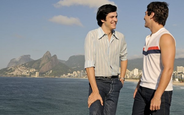 Mateus Solano, antes de Félix, já deu beijo gay no cinema